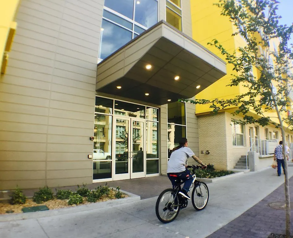 Chestnut Place Aparthotel Denver 4*,